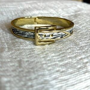 Adjustable buckle bracelet